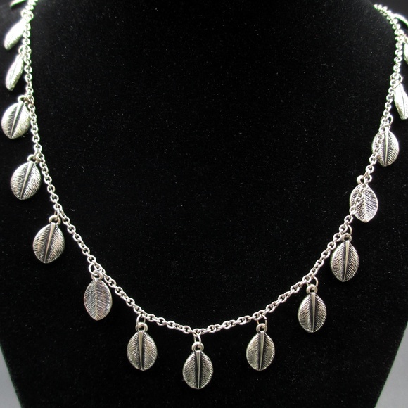 Jewelry - Vintage 19" Small Leaf Charm Nature Necklace